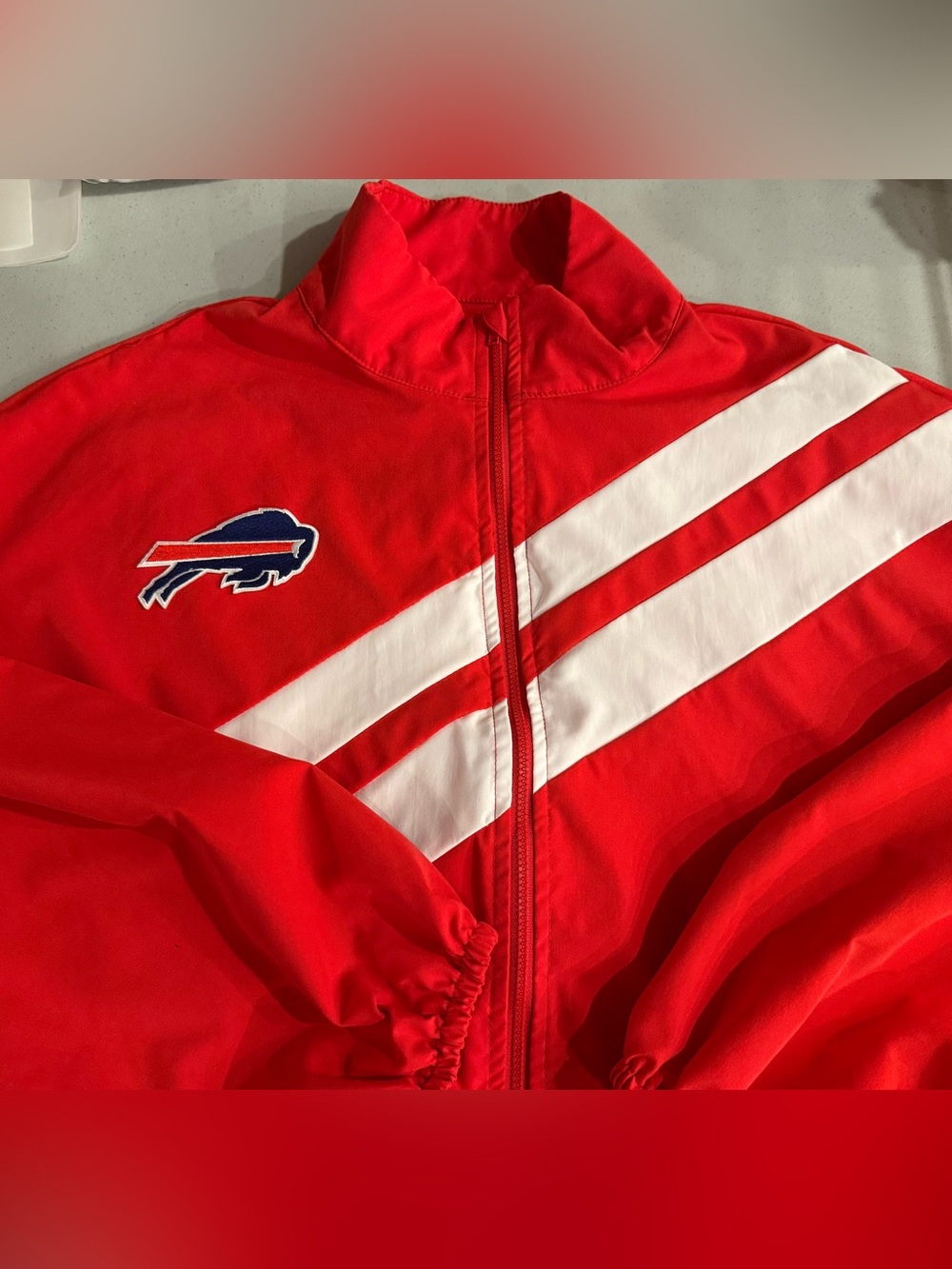 Red and White women’s cropped windbreaker with buffalo Bills logo Size medium ❤️